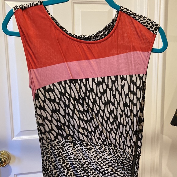 Black/white/red body con dress. Size 6.  Zip side. Gathered and draped at bottom - Picture 2 of 7